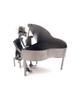 figurka z metalu pianista