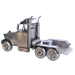 Model ciężarówki z naczepą – wyjątkowy upominek dla fana transportu i logistyki.