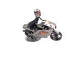 Ręcznie wykonana figurka sportowego motocykla – oryginalna dekoracja do garażu.