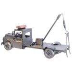 Figurka autopomocy z metalu – wyjątkowy upominek dla osoby związanej z motoryzacją.