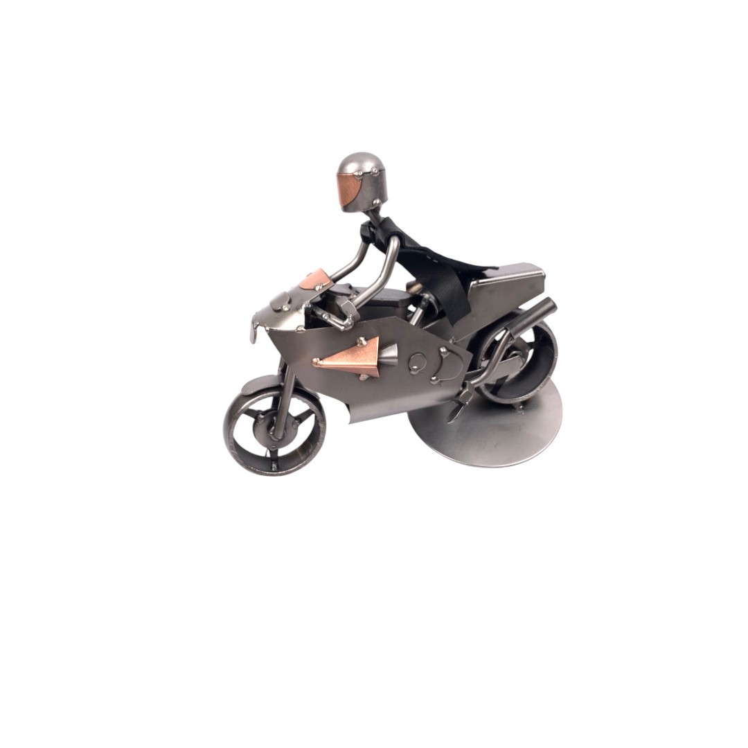 oryginalny-prezent-dla-motocyklisty.jpg Unikalna figurka motocyklisty na ścigaczu – idealny prezent dla fana motocykli.