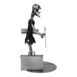 Starannie wykonana metalowa figurka inżyniera – profesjonalny styl