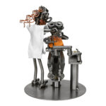 Starannie wykonana metalowa figurka kobiety dentysty