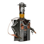 Metalowa figurka wędkarza z miejscem na butelkę whiskey