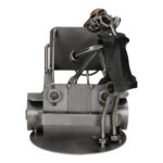 Figurka mechanika samochodowego holding klucz – dekoracja warsztatu
