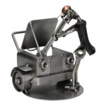 Metalowa figurka mechanika samochodowego z kluczem – prezent i podziękowanie