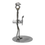 Metalowa figurka inżyniera jako elegancka dekoracja biura