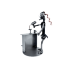 Metalowa figurka barmanka – profil postaci
