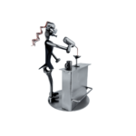 Metalowa figurka barmanka – dekoracja barku