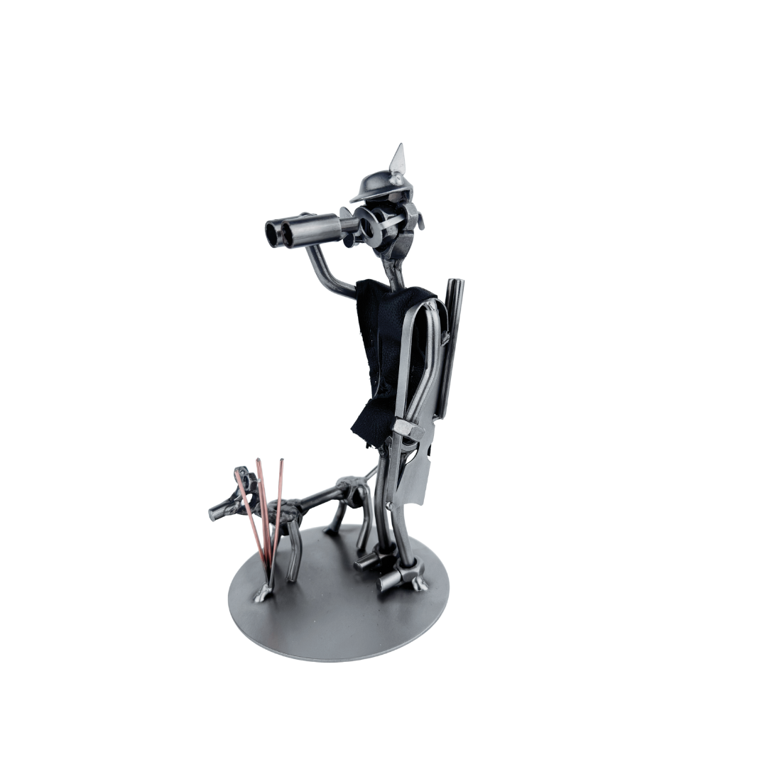 metalowa-figurka-mysliwy-z-psem-postawa Metalowa figurka myśliwy z psem – scena łowiecka