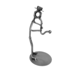 Metalowa figurka saksofonista – cała postać