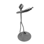 Metalowa figurka skrzypek – stabilna podstawa
