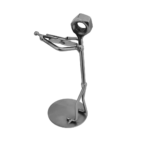Metalowa figurka skrzypek – cała postać